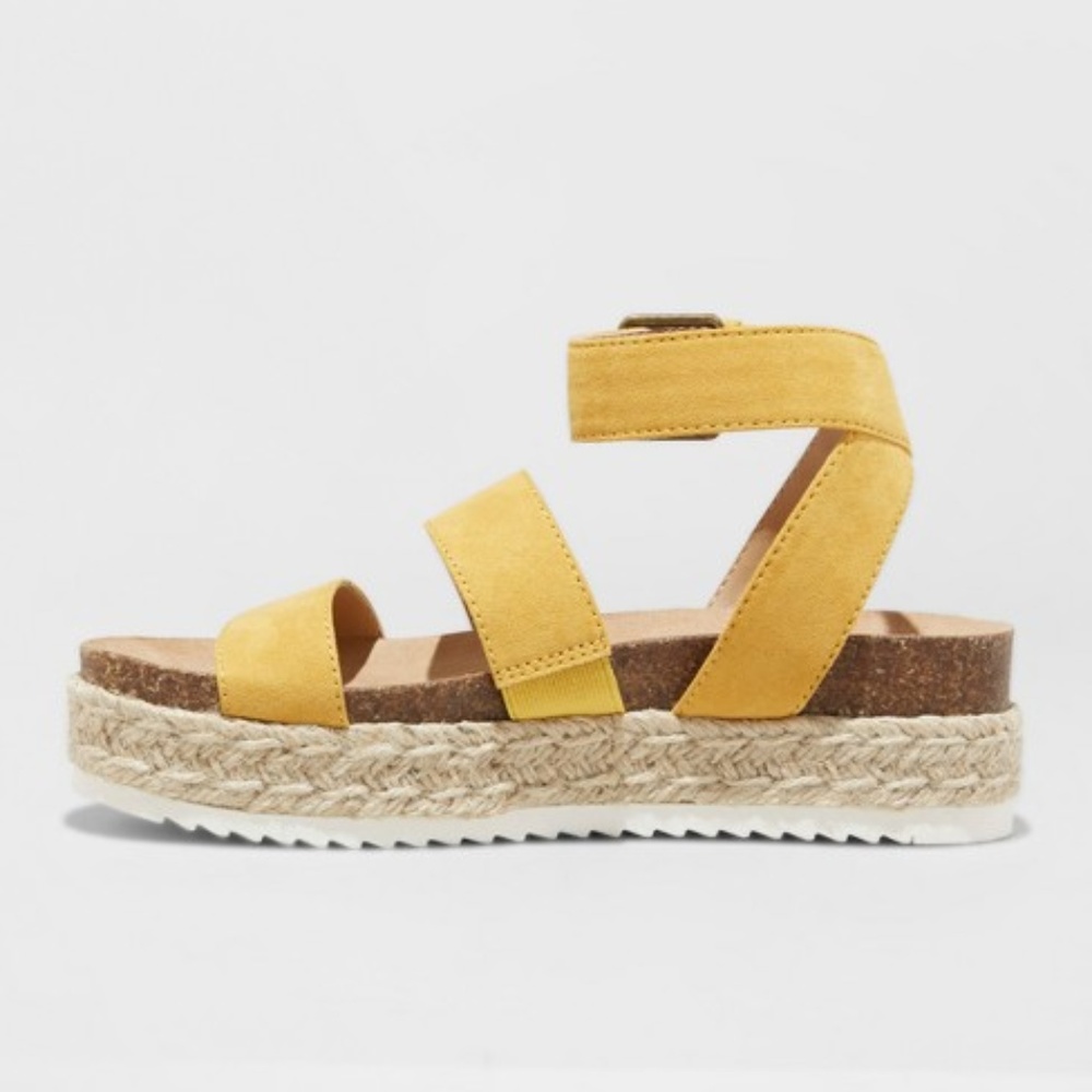 Universal Thread Platform Sandals